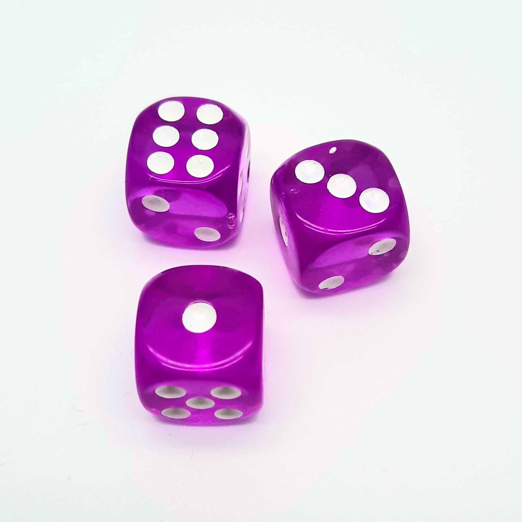 Dé translucide de couleur