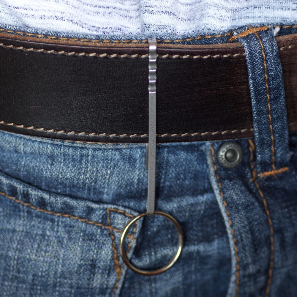 Schlüsselanhänger mit Gürtelclip aus Stahl - Wird am Gürtel getragen